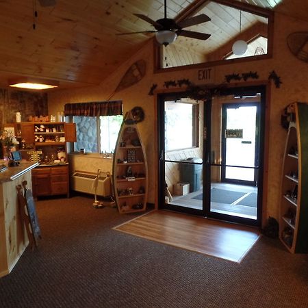 Chicaugon Lake Inn Gaastra エクステリア 写真
