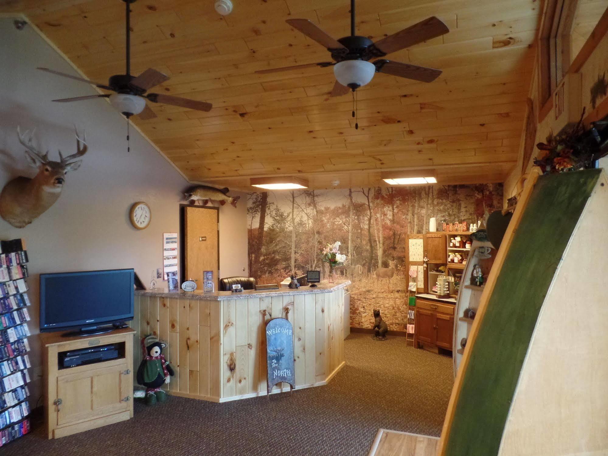 Chicaugon Lake Inn Gaastra エクステリア 写真