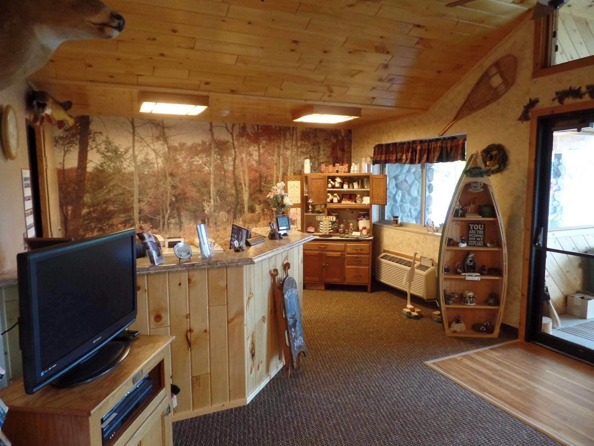 Chicaugon Lake Inn Gaastra エクステリア 写真