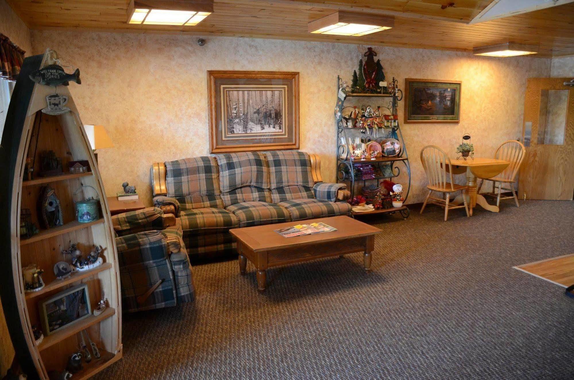 Chicaugon Lake Inn Gaastra エクステリア 写真