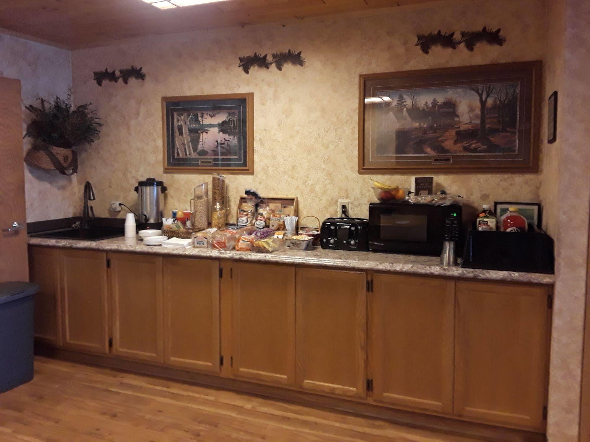 Chicaugon Lake Inn Gaastra エクステリア 写真